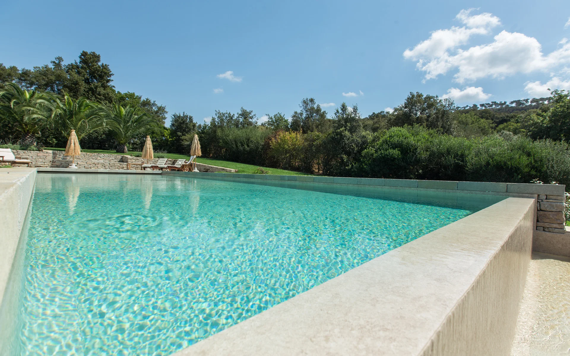 Piscipool.shop: Productos y Materiales para la Reparación, Mantenimiento, Construcción y Decoración de Piscinas.