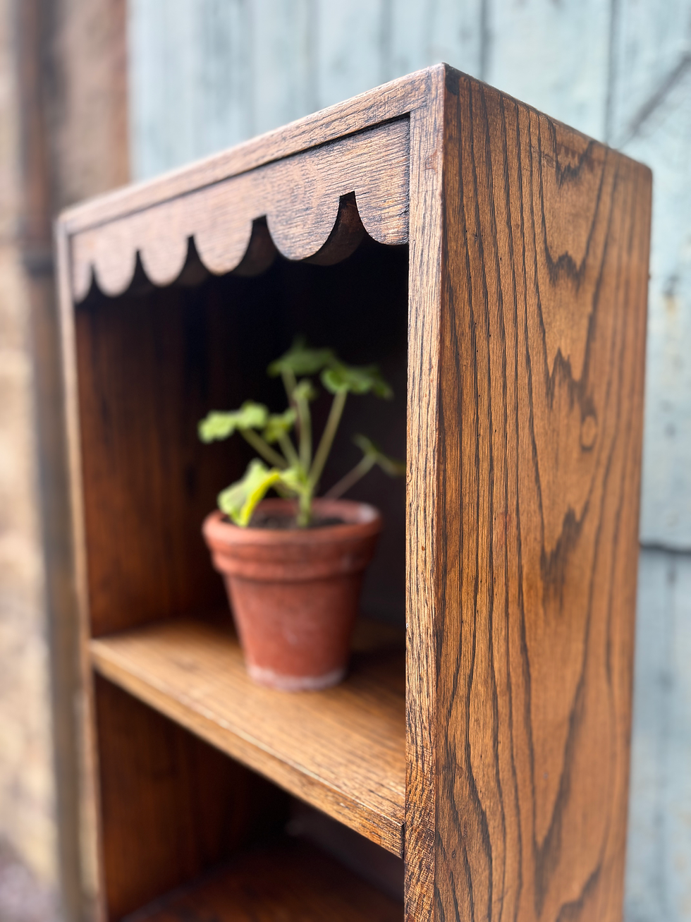 Thumbnail: Oak Bookcase with Scalloped Trim 