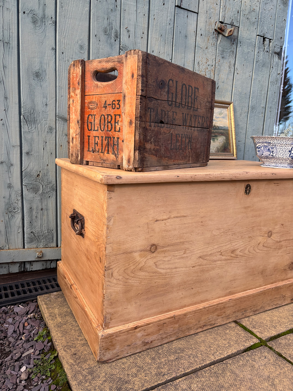 Thumbnail: Large Pine Kist / Blanket Box
