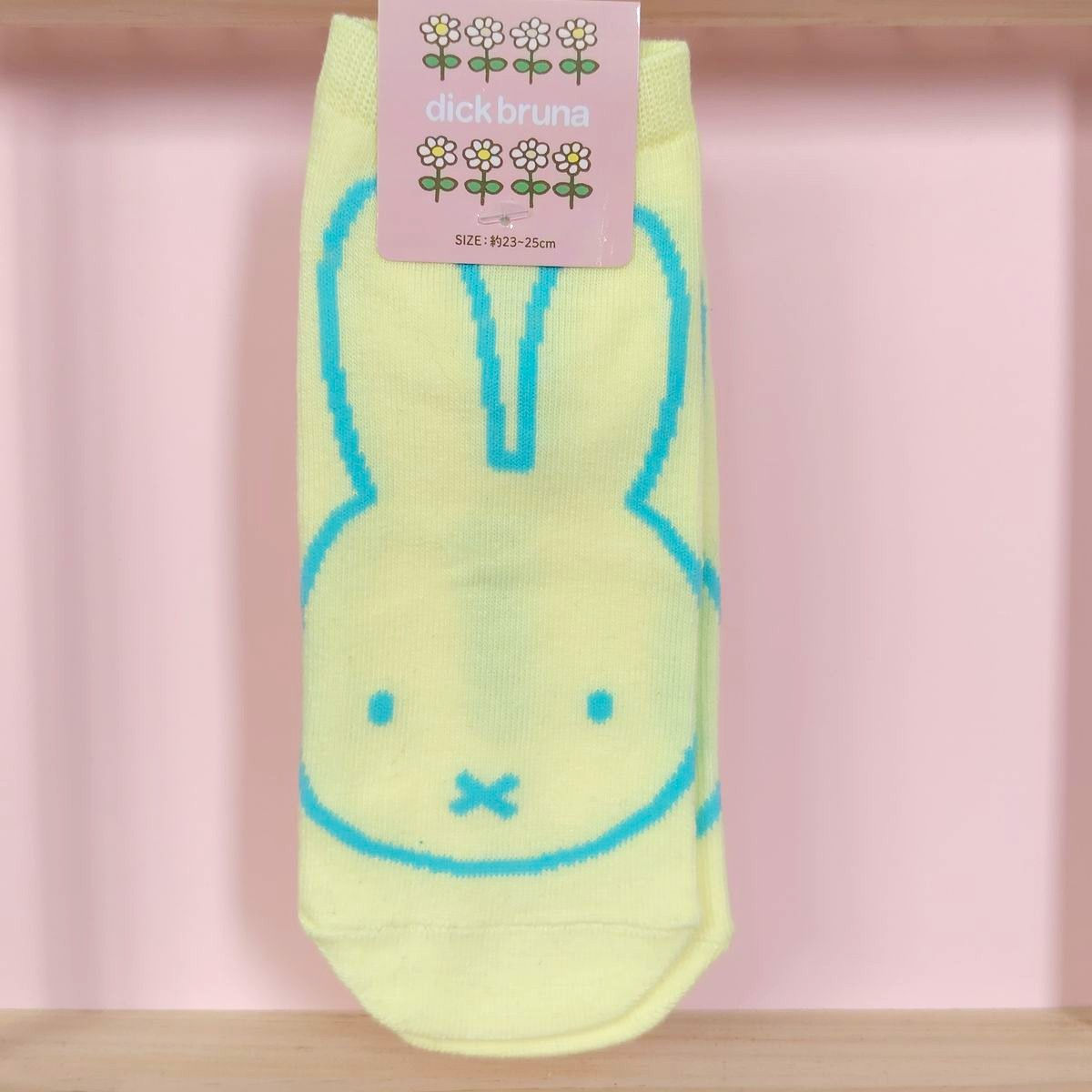 Chaussettes Miffy jaune citron contours turquoise design minimaliste Dick Bruna Japon