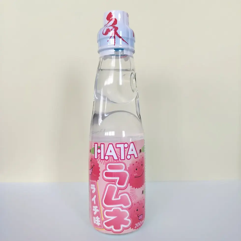 Bouteille de Ramune Litchi 200ml Hata Kosen – soda japonais à bille litchi