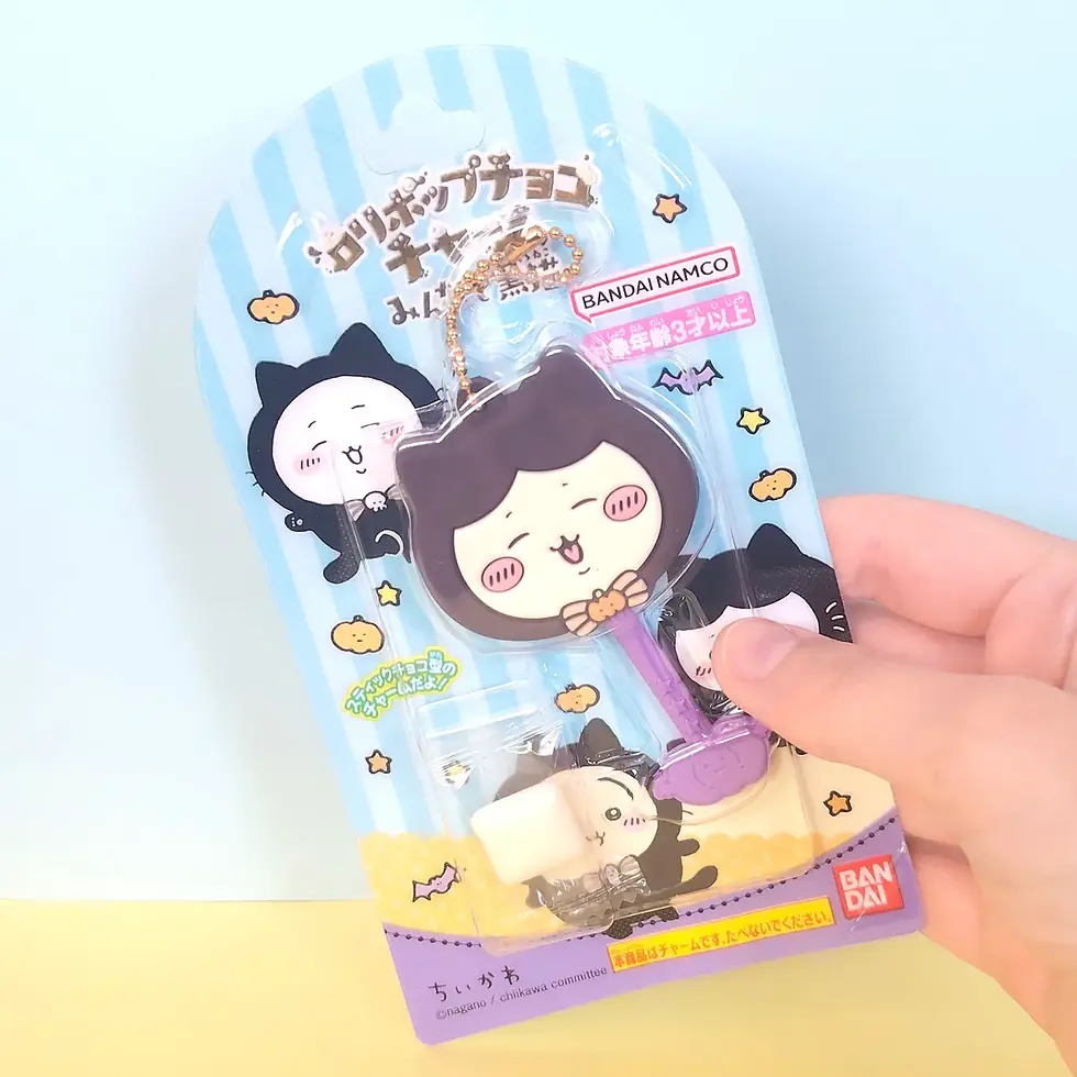 Charm lollipop Hachiware en costume chat noir, Bandai Chiikawa Japon