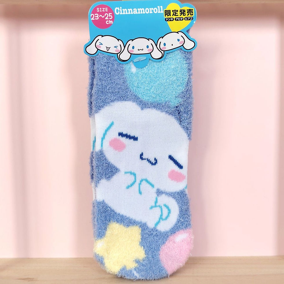 Chaussettes Cinnamoroll en matière pelucheuse bleue avec motifs étoiles et lunes