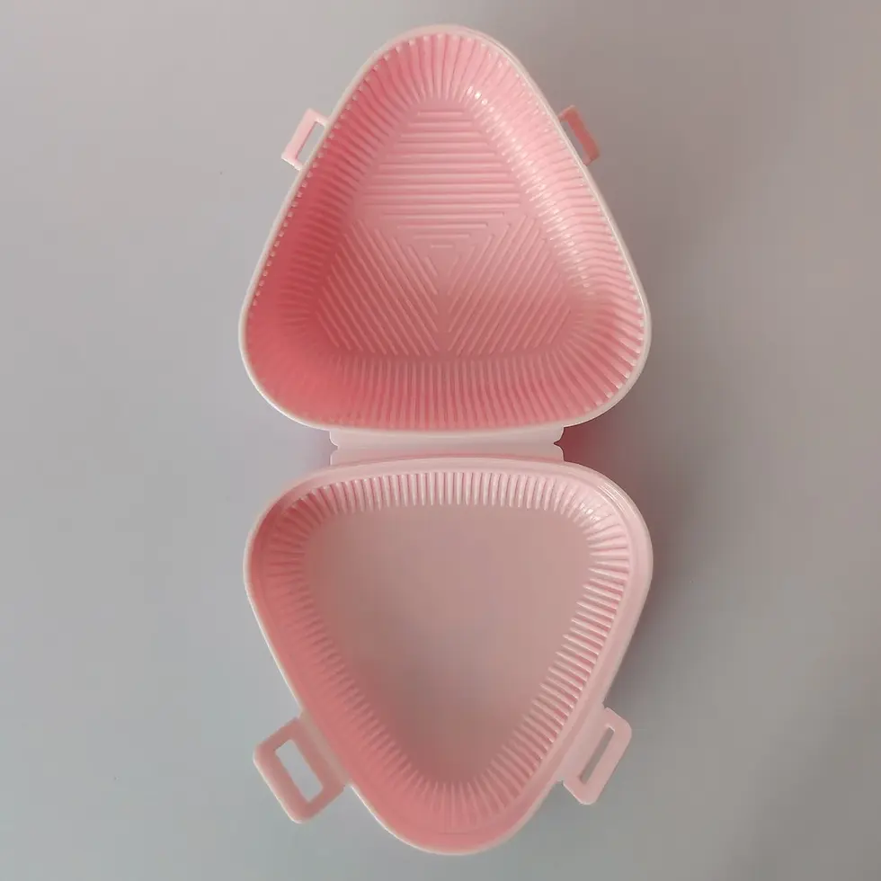 Moule onigiri Kirby ouvert, intérieur rose triangulaire 160ml polypropylène