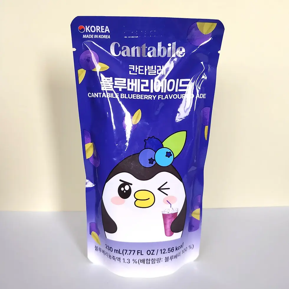 Sachet Cantabile boisson myrtille 230ml violet, mascotte pingouin kawaii avec myrtilles, Corée du Sud