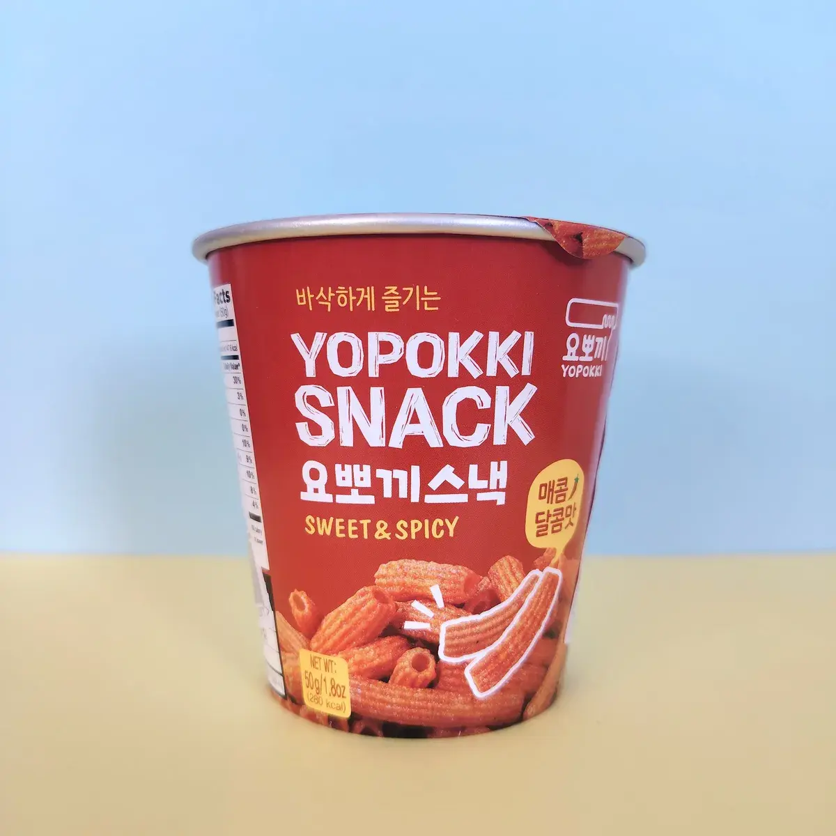 Cup de Yopokki Snack Sweet & Spicy coréen, snack croustillant sucré pimenté 50g