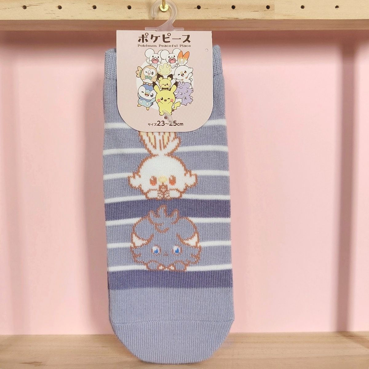 Chaussettes Pokémon Peaceful Place à rayures avec Flambino et Psystigri design pastel