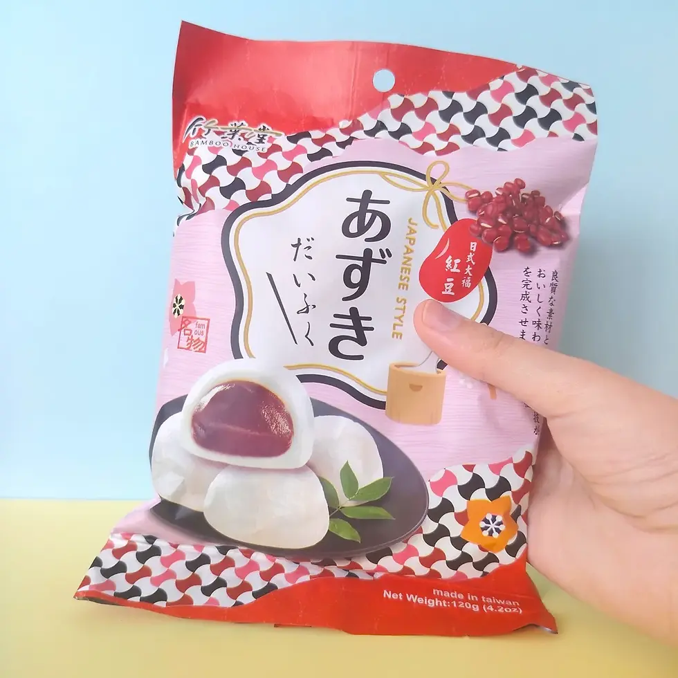 Bamboo House Daifuku Azuki tenu en main, wagashi japonais pâte haricots rouges
