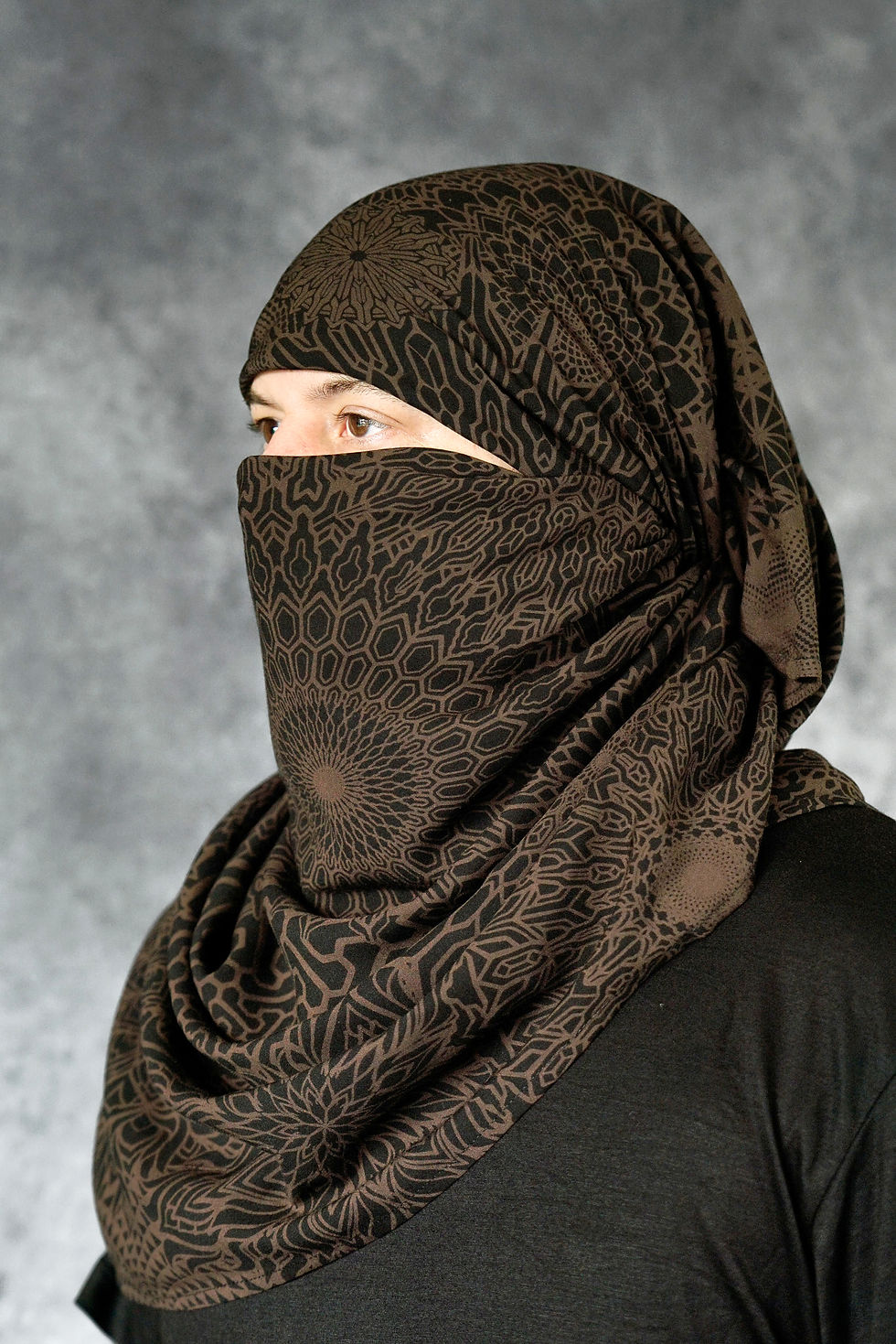 Thumbnail: tapestry scarf with sacred geometry mandala design