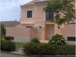 Excelente moradia em Birre