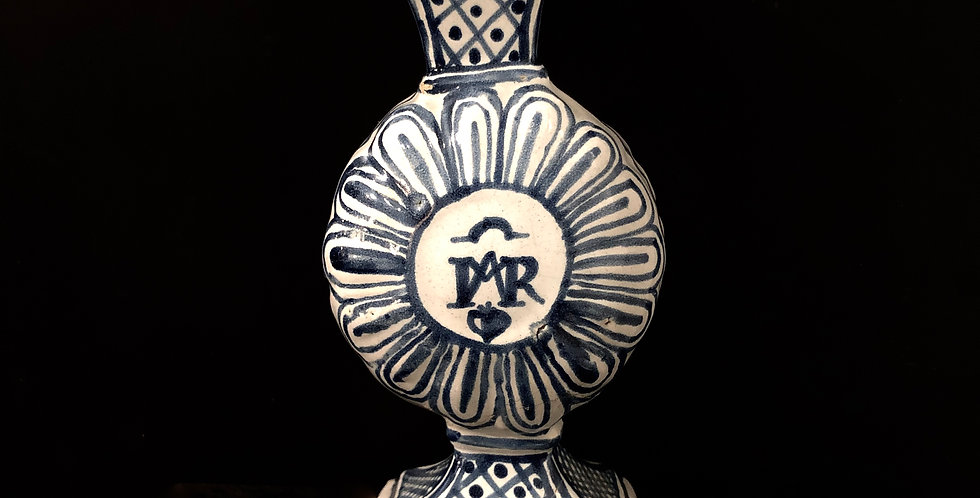 Majolica or Delft pot