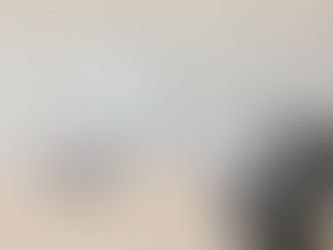 Documents administratifs et dossier préparés pour un premier rendez-vous avec un avocat en droit administratif.