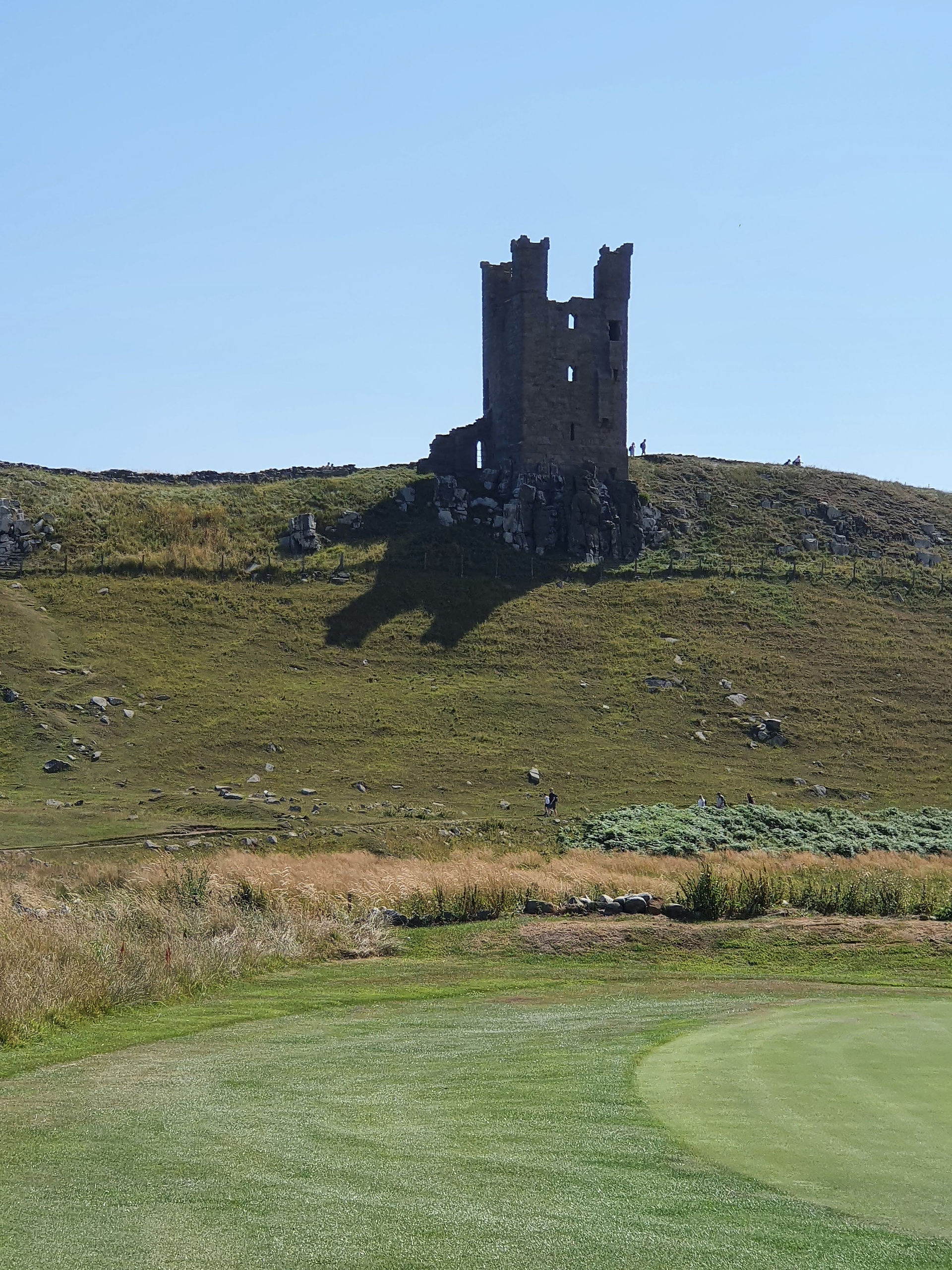 dunstanburgh castle ruins northumberland