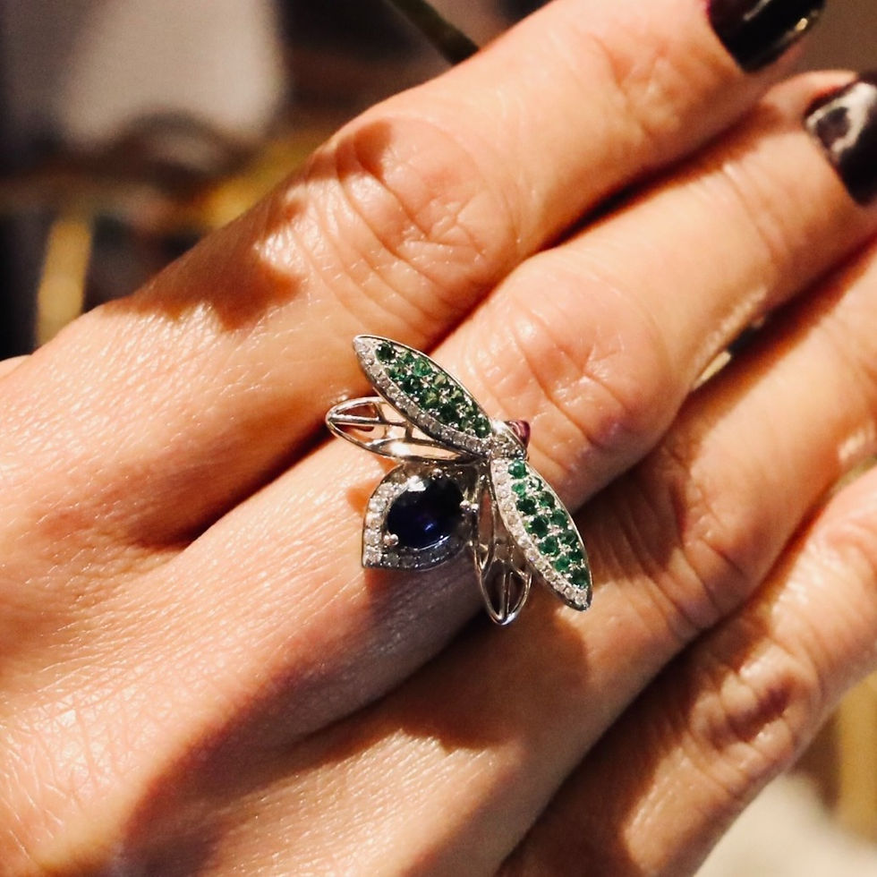 Thumbnail: 18k White Gold Green Garnet & Sapphire Bee Ring