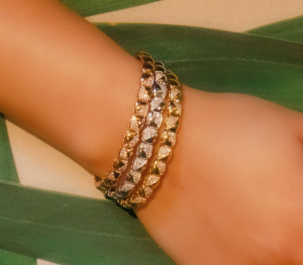 Thumbnail: 18K Rose Gold Bangle with Natural Diamonds - Idunn Collection 
