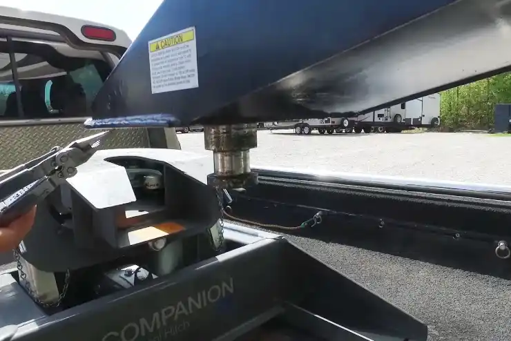 Consider the Fifth-Wheel Hitch
