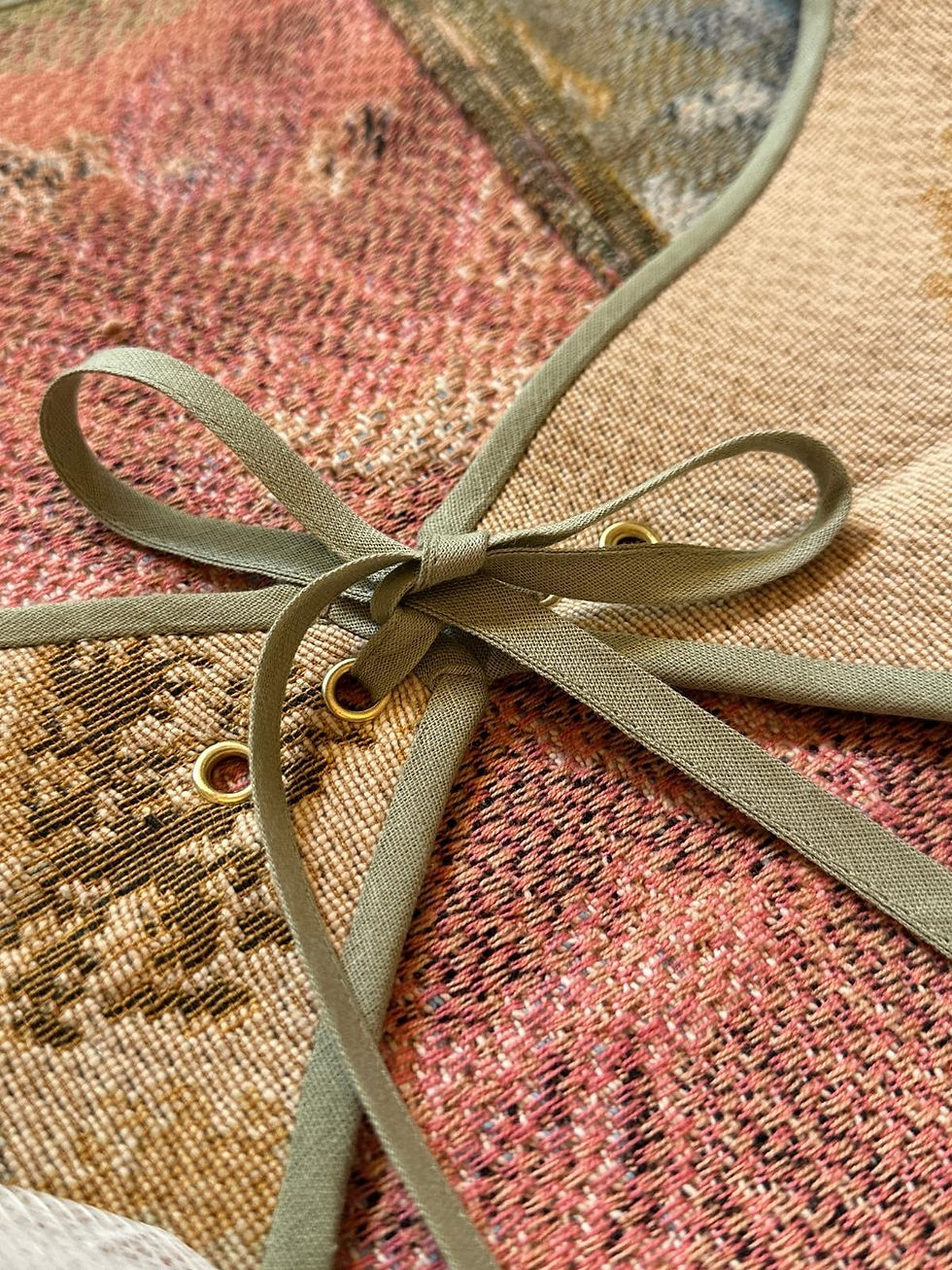 Thumbnail: Gobelin Relic Bustier mit Side Volants °3 – Couture Upcycling Unikat Detail