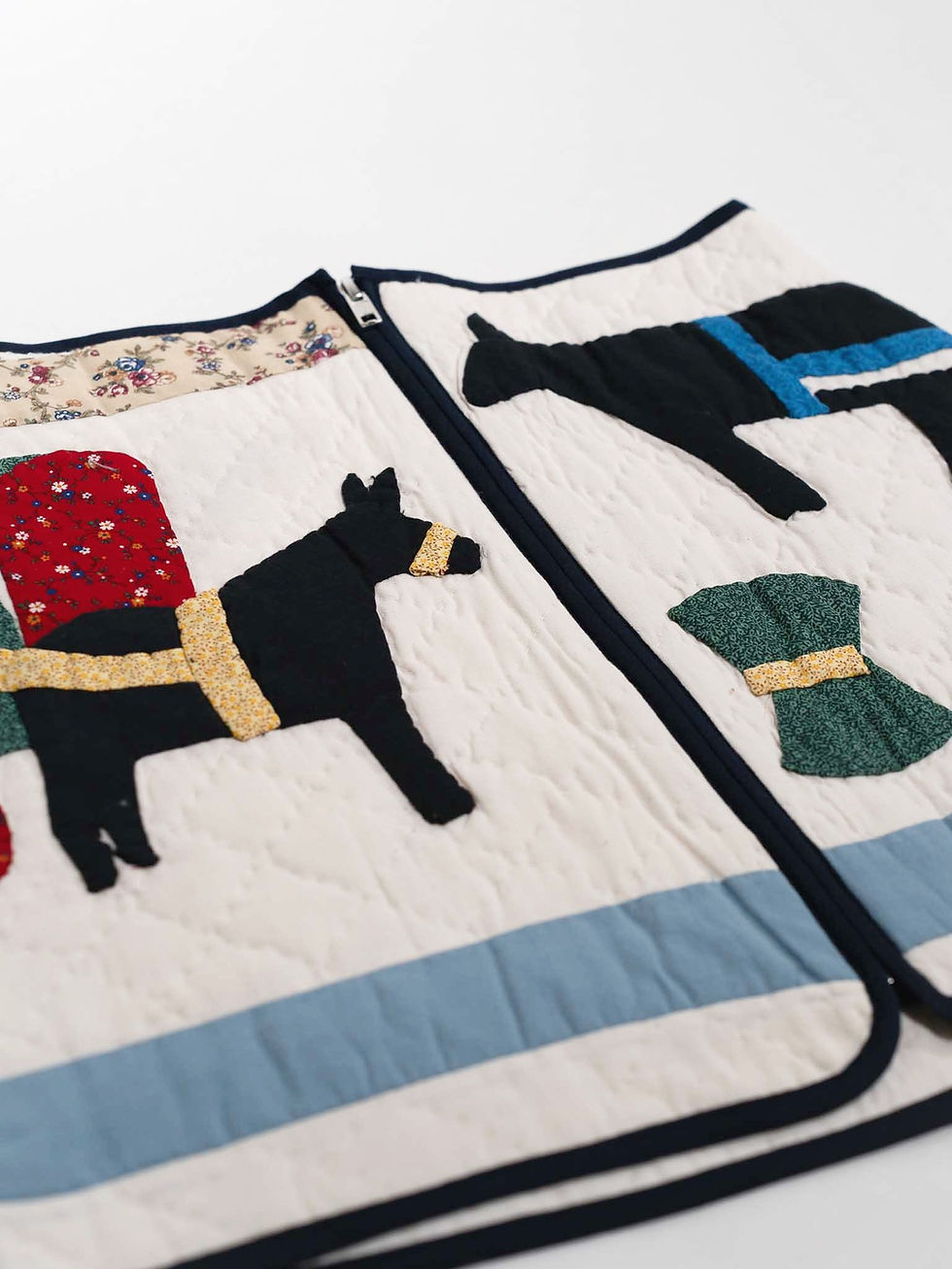 Miniaturbild: Patchwork rock kurz Minirock aus Vintage Quilt mit buntem Motiv, Vorderansicht
