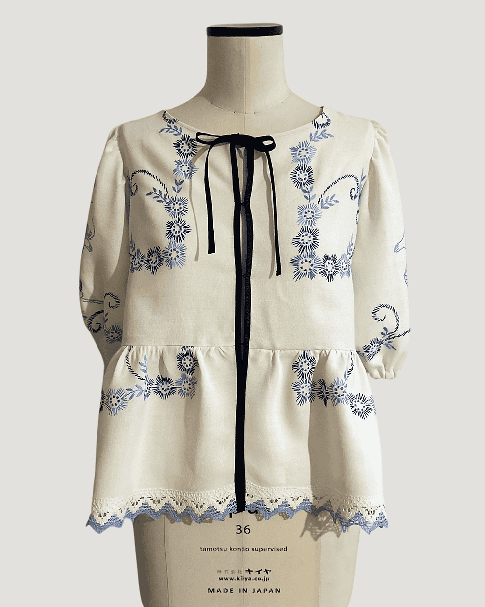 Miniaturbild: Bestickte Bluse mit Puffärmeln und Schleife "Holland Kiss"