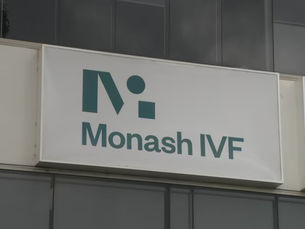 Clínica australiana implanta embrião errado e mulher dá à luz a bebê de outra família