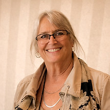 Smiling woman in casual outdoor portrait