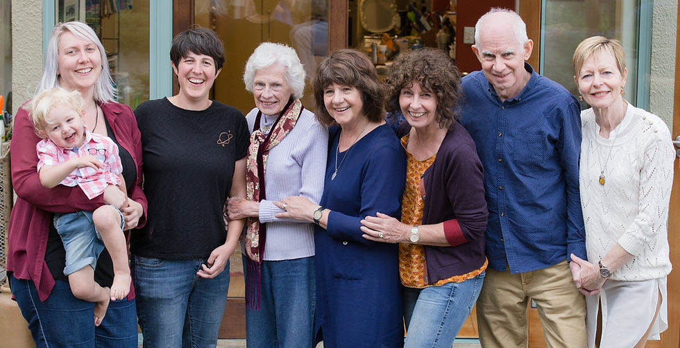 Make use of outdoor light to get better family group photos on Christmas Day