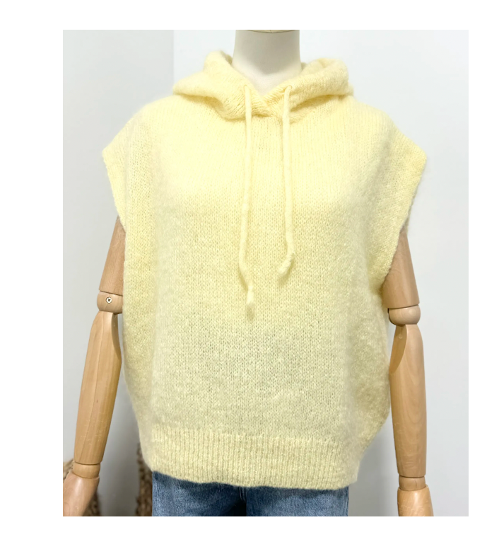 Pull jaune clair sans manches capuche