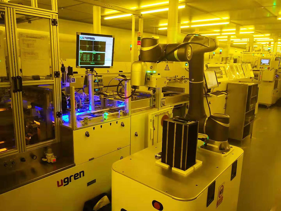 Youibot AMM with a techman cobot handling a wafer in the semiconductor industry