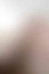 quarto de criança colorido com cama estilo casinha e escrivaninha