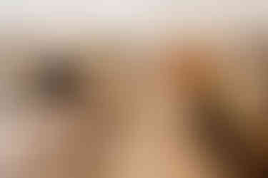 sala de tv e bancada com cadeiras alta apartamento spazzio