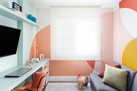 escritório com sofá e escrivaninha apartamento spazzio