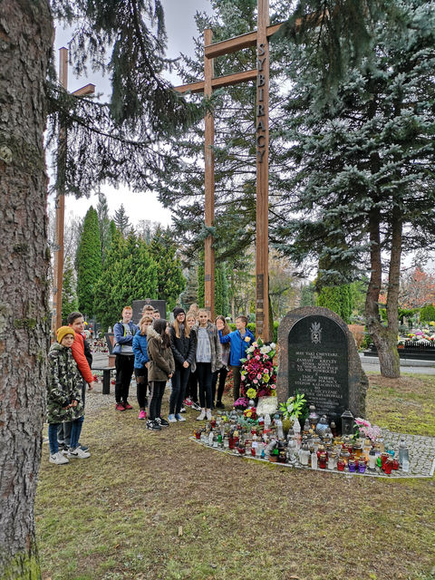 WIZYTA NA CMENTARZU