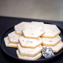 Geburtstagskekse mit weißem Guss