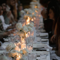 Table Setting mit weißen Farben