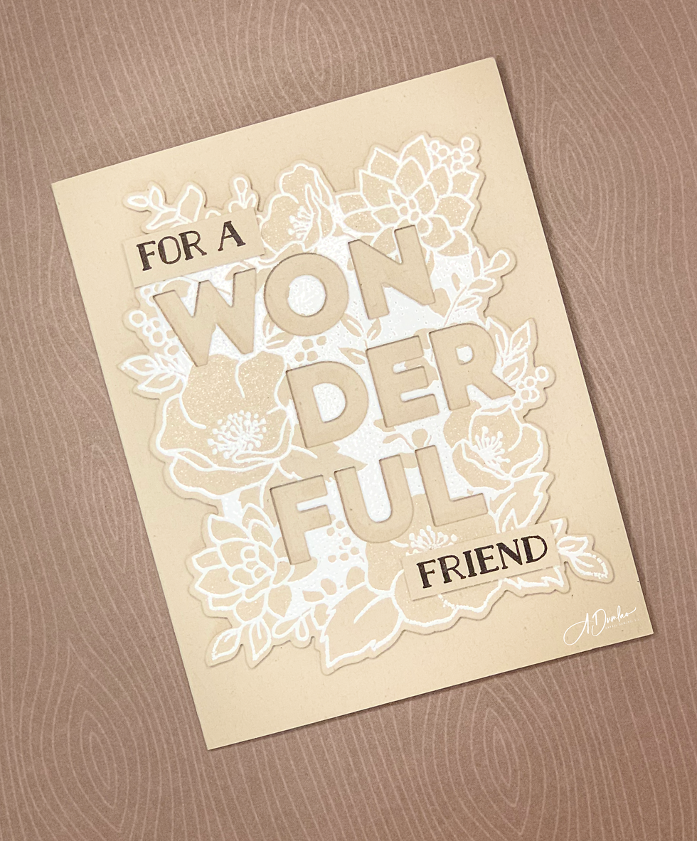 tarjeta de felicitación hecha a mano de cartulina kraft con un punto focal estampado en relieve y con el mensaje "para un amigo maravilloso" en inglés