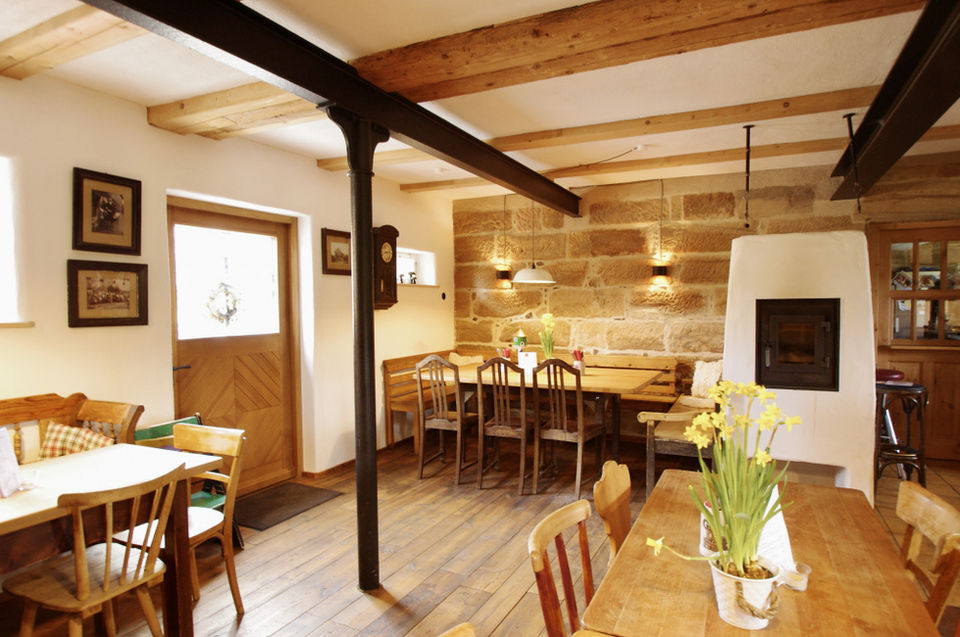 Ochsenhof Gastraum Kachelofen