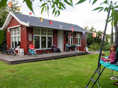 En sortgrøn ufo er landet