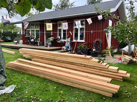 1700 kilo tømmer i haven