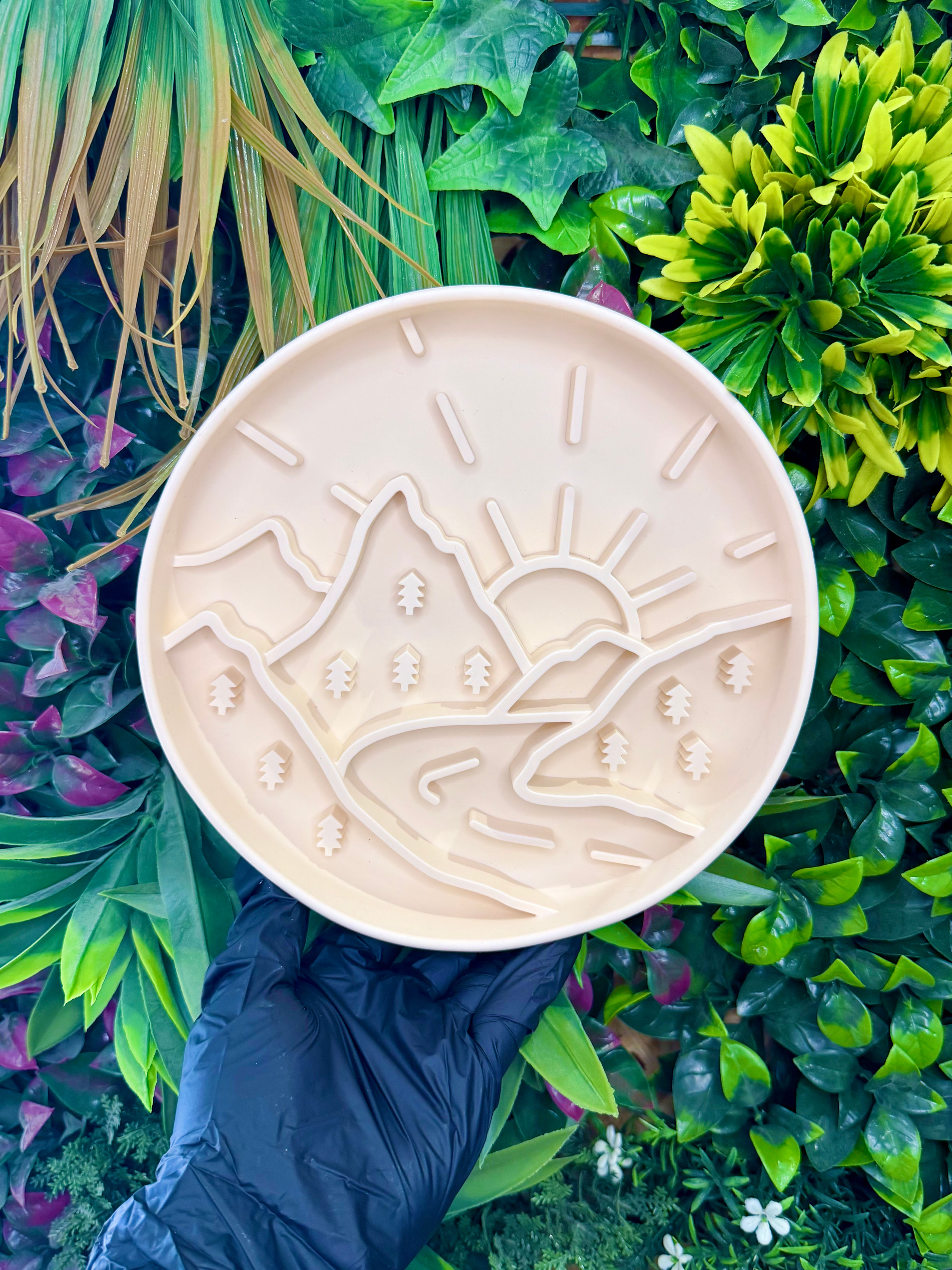 Mountain Enrichment Feeder Bowl
