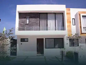 Fachada de la Casa Modelo Roble en Los Robles Ziré.
