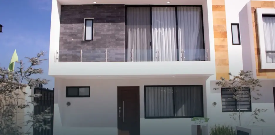 Fachada de la Casa Modelo Roble en Los Robles Ziré.