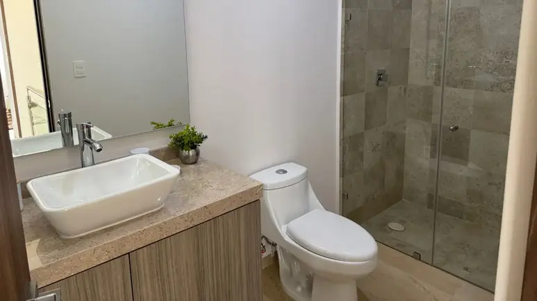 Baño de la Casa Olivo en Los Robles II Zibatá