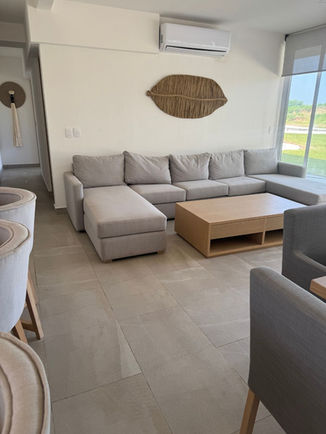 Sala con acceso a terraza en departamento Pacífico Diamante