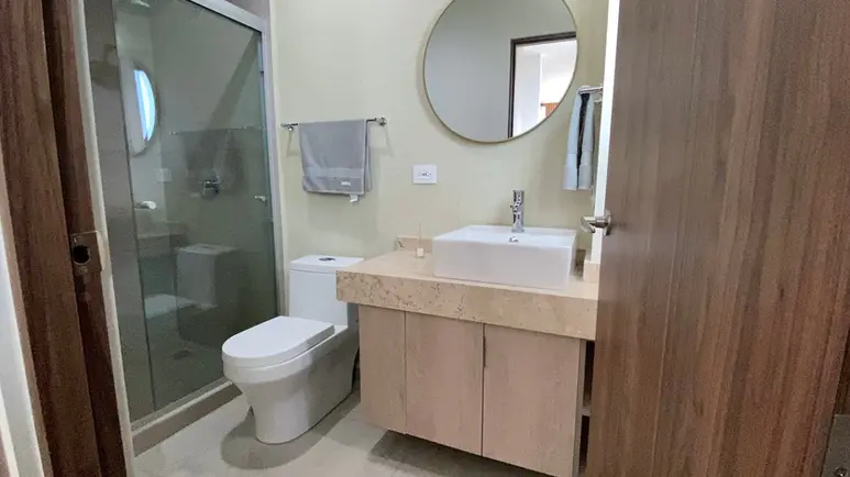 Baño moderno en casa en venta en Querétaro