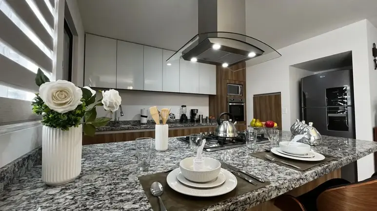Cocina de la Casa Modelo Roble en Los Robles Ziré.