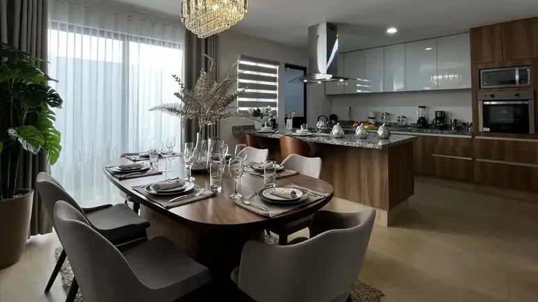 Comedor de la Casa Modelo Roble en Los Robles Ziré.