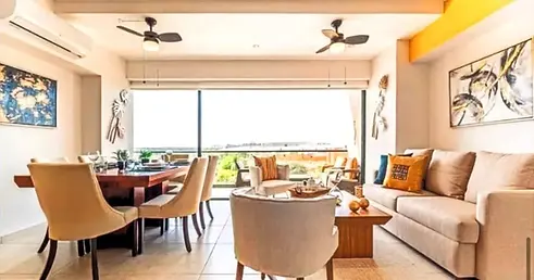 Sala amplia y luminosa de casa en renta en Acapulco para vacaciones