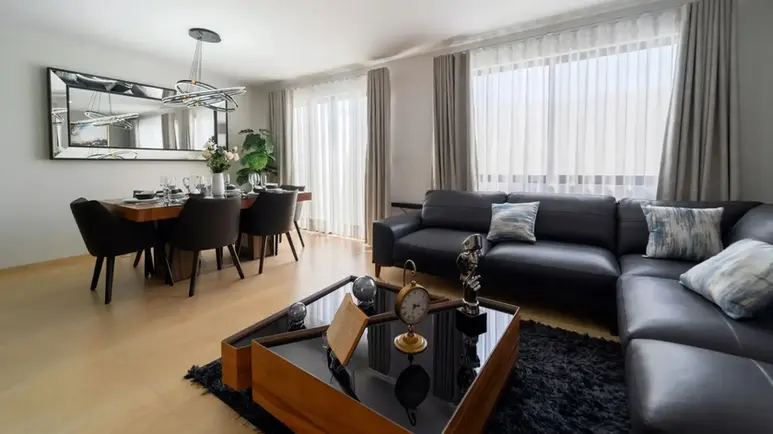 Sala y comedor de la Casa Modelo Encino en Los Robles II Juriquilla.