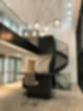 Wendeltreppe aus Stahl, schwarze Metallwendeltreppe, Innenarchitektur, Einrichtung