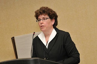Wendy at podium 2011 MMAA.jpg